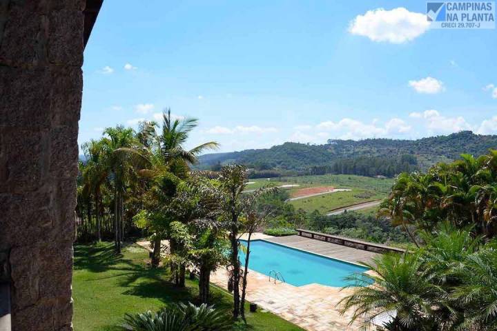 Piscina / Serra Ecovilla Realitz