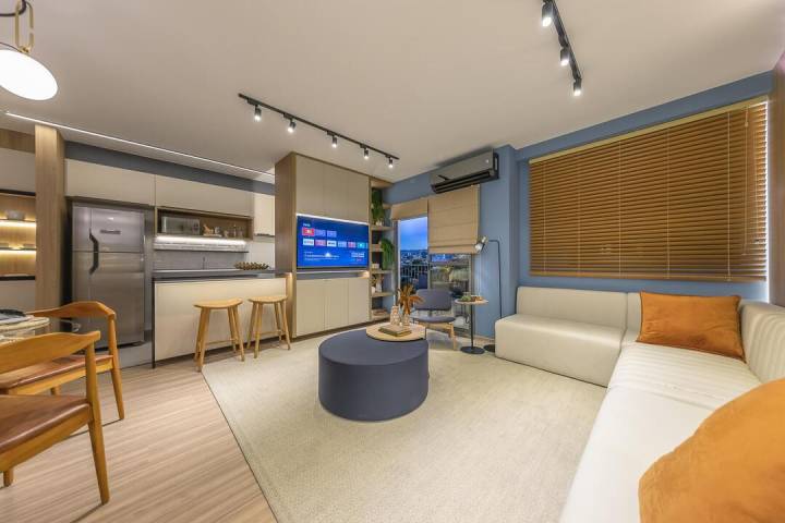 Sala e cozinha integradas do Brisas Bella Città, com layout funcional.