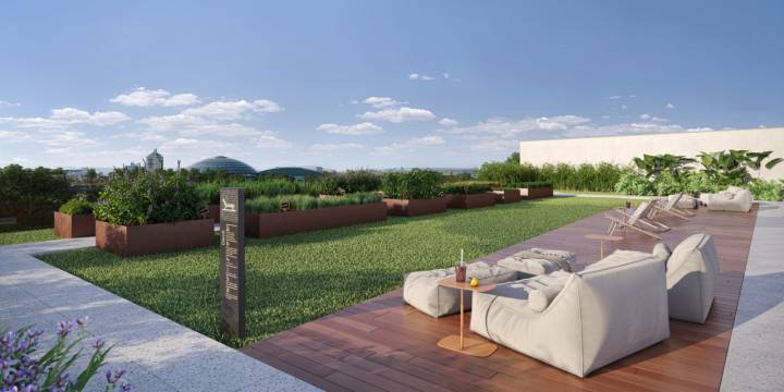 Praça externa do Avenida 105 com áreas verdes e bancos.