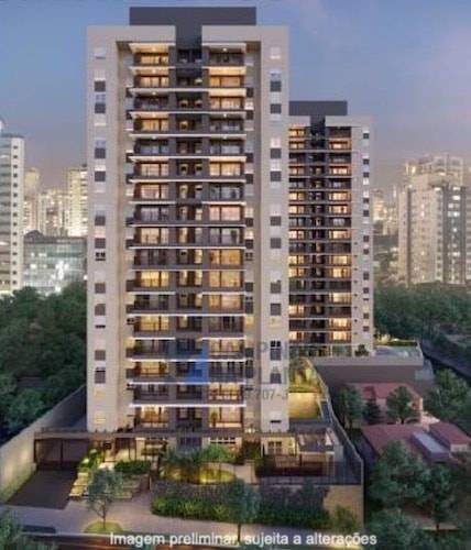 Fachada noturna do Luce Cambuí